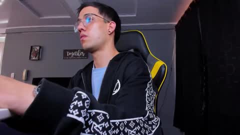 alexgiraldo__ online show from October 25, 12:18 pm