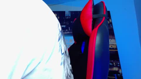 alexgiraldo__ online show from April 11, 2:41 am