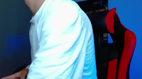 alexgiraldo__ online show from April 3, 11:51 am