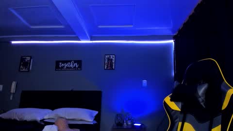 Snapshot of alexgiraldo__ chatting on October 7, 11:25 am alexgiraldo__ online show from October 7, 11:25 am