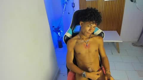 alexis_23cm online show from May 15, 11:40 am