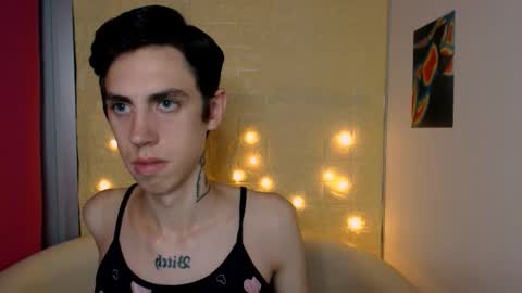 Snapshot of alexnaughty14 chatting on September 24, 8:02 am alexnaughty14 online show from September 24, 8:02 am