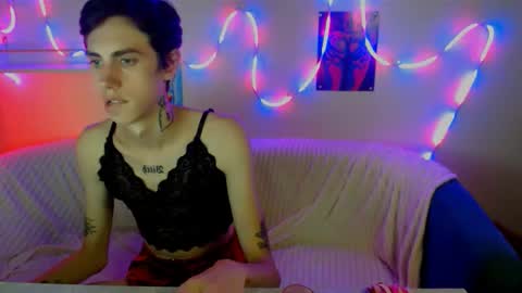 Snapshot of alexnaughty14 chatting on September 29, 9:41 am alexnaughty14 online show from September 29, 9:41 am