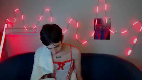 Snapshot of alexnaughty14 chatting on September 28, 9:40 am alexnaughty14 online show from September 28, 9:40 am