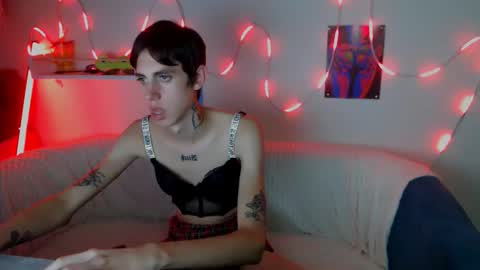 Snapshot of alexnaughty14 chatting on October 3, 10:09 am alexnaughty14 online show from October 3, 10:09 am