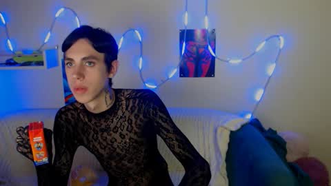 Snapshot of alexnaughty14 chatting on October 5, 10:19 am alexnaughty14 online show from October 5, 10:19 am
