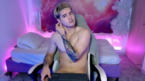 Alex online show from November 29, 8:22 pm