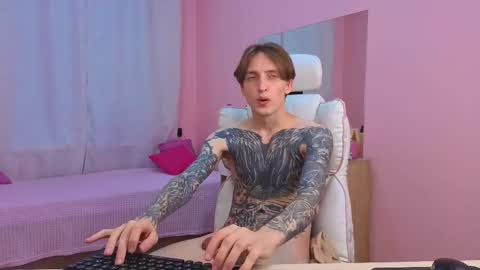 Snapshot of alexxone_ chatting on September 11, 12:48 pm Alex online show from September 11, 12:48 pm