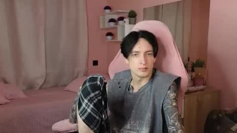 Snapshot of alexxone_ chatting on October 14, 12:45 pm Alex online show from October 14, 12:45 pm