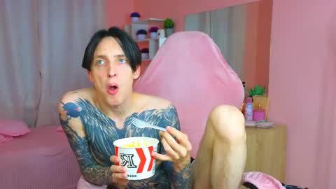 Snapshot of alexxone_ chatting on October 21, 5:16 pm Alex online show from October 21, 5:16 pm