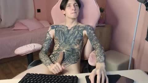 Snapshot of alexxone_ chatting on October 17, 6:56 pm Alex online show from October 17, 6:56 pm