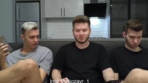 Snapshot of alexxx_d chatting on October 25, 1:13 pm AlexDimaIgor online show from October 25, 1:13 pm