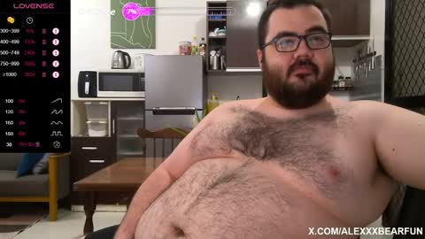 Snapshot of alexxxbear chatting on October 1, 5:50 pm alexxxbear online show from October 1, 5:50 pm