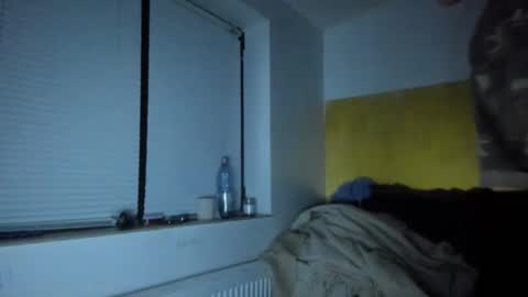 alfiesolomons87 online show from May 4, 7:37 pm