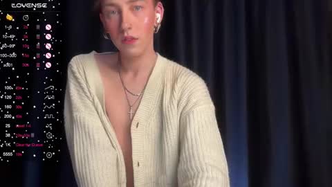 Snapshot of alina_flow chatting on December 30, 8:15 pm Alexa online show from December 30, 8:15 pm