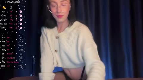 Snapshot of alina_flow chatting on December 14, 7:36 pm Alexa online show from December 14, 7:36 pm