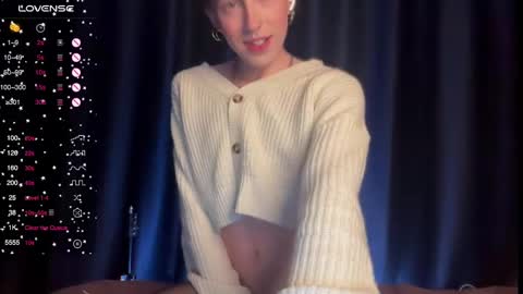 Snapshot of alina_flow chatting on December 11, 6:59 pm Alexa online show from December 11, 6:59 pm