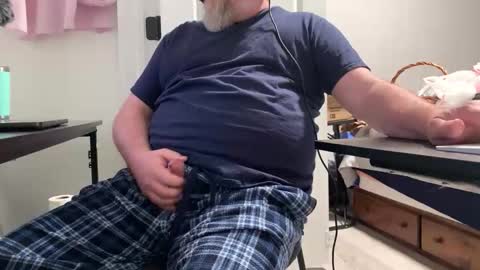 Allergictolove online show from February 26, 3:24 pm