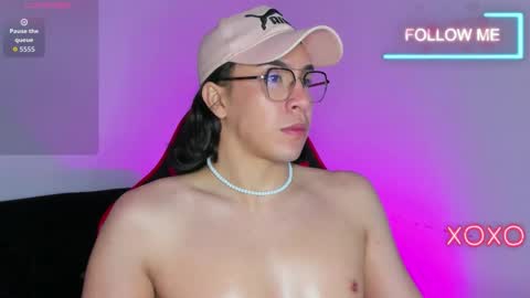 Independent model online show from January 14, 1:43 am