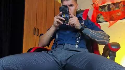 Snapshot of alpha_dominus_ chatting on October 27, 4:15 am alpha_dominus_ online show from October 27, 4:15 am