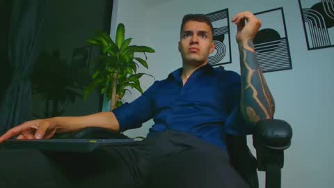 alpha_dominus_ online show from April 13, 4:24 am