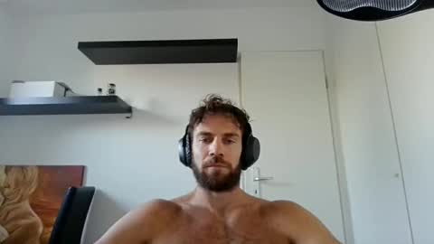 Snapshot of alphah_hunk chatting on October 14, 3:08 pm alphah_hunk online show from October 14, 3:08 pm