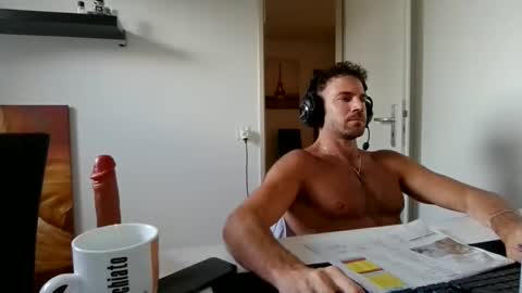 alphah_hunk online show from May 21, 5:28 pm
