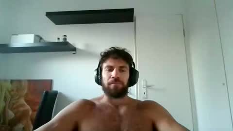 Snapshot of alphah_hunk chatting on October 16, 4:37 pm alphah_hunk online show from October 16, 4:37 pm