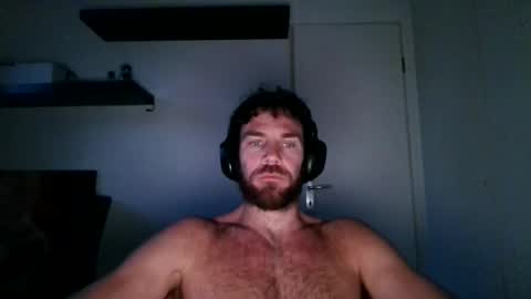 Snapshot of alphah_hunk chatting on October 18, 4:45 pm alphah_hunk online show from October 18, 4:45 pm