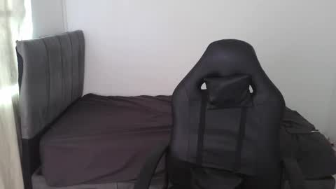 alphas_latins online show from May 13, 9:23 pm
