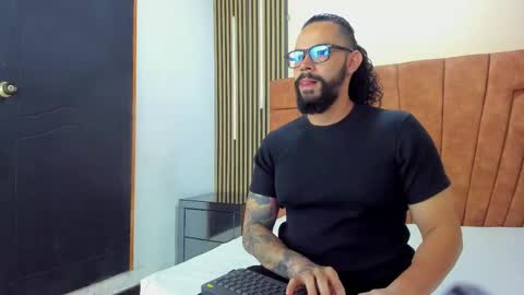 Snapshot of alukar_1 chatting on September 16, 12:28 pm ALUKAR online show from September 16, 12:28 pm
