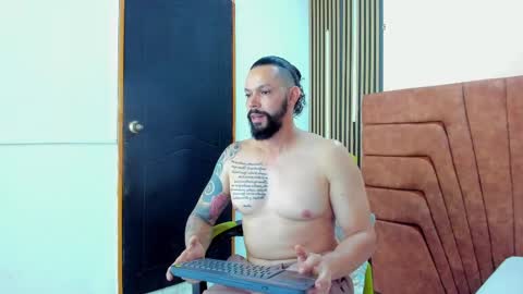 Snapshot of alukar_1 chatting on September 11, 1:43 pm ALUKAR online show from September 11, 1:43 pm