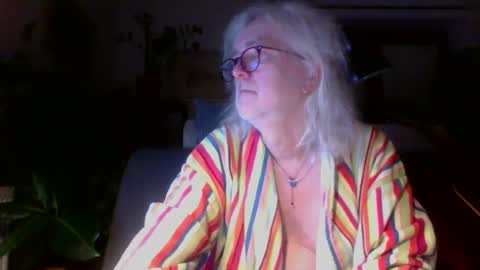 Snapshot of amberr11 chatting on February 2, 11:42 pm Amberr11 online show from February 2, 11:42 pm