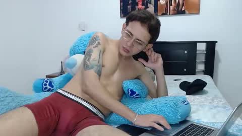 Snapshot of americanbig_dick chatting on December 17, 8:54 pm Lucian online show from December 17, 8:54 pm