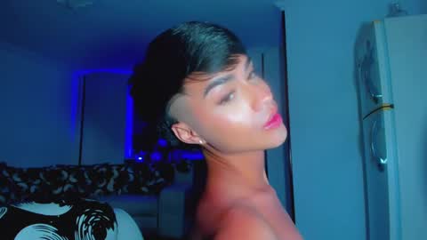 Dani 3  online show from February 25, 10:39 pm