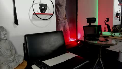 anddy_hugecock online show from April 25, 1:41 pm