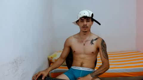 andr_093 online show from June 18, 9:14 am
