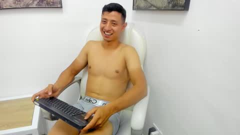 Snapshot of andre_blow chatting on September 19, 5:13 pm Andre Blow online show from September 19, 5:13 pm