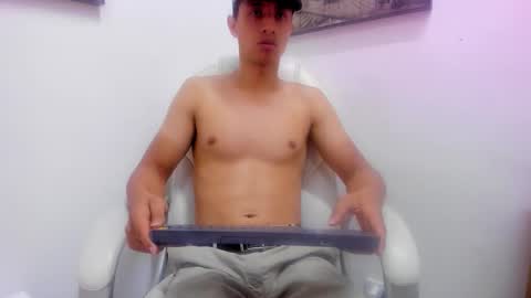 Snapshot of andre_blow chatting on September 9, 1:54 pm Andre Blow online show from September 9, 1:54 pm