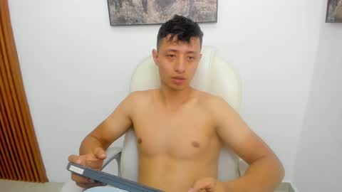 Snapshot of andre_blow chatting on September 18, 5:04 pm Andre Blow online show from September 18, 5:04 pm