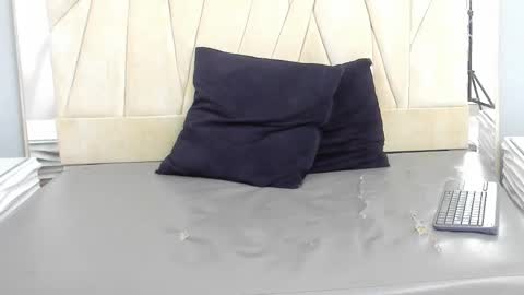 Snapshot of andre_blow chatting on September 20, 5:24 pm Andre Blow online show from September 20, 5:24 pm
