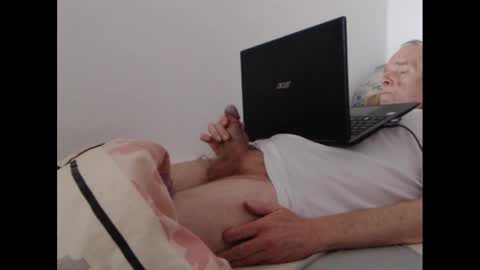Snapshot of andreas_christian_werner chatting on December 14, 10:56 am Andreas online show from December 14, 10:56 am