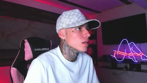 andrees_s online show from March 8, 11:47 am