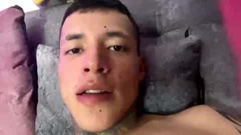Snapshot of andrees_s chatting on October 12, 11:43 pm andrees_s online show from October 12, 11:43 pm