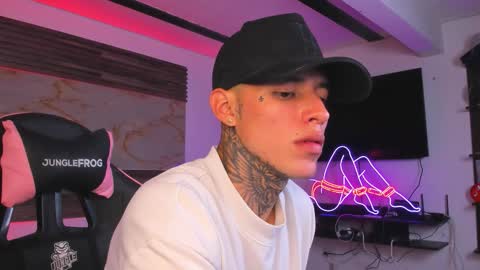 andrees_s online show from November 17, 12:24 am