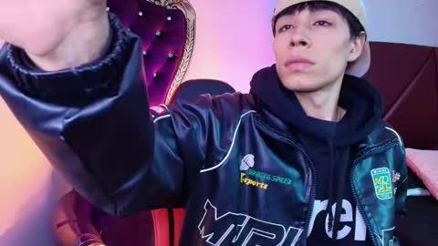 andreew_style_ online show from March 27, 8:10 pm