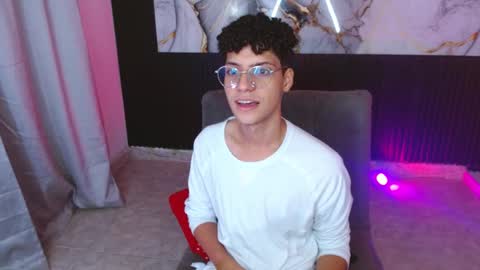 Andreh  online show from November 28, 1:09 am