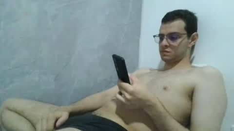 andres129494 online show from May 4, 2:13 am