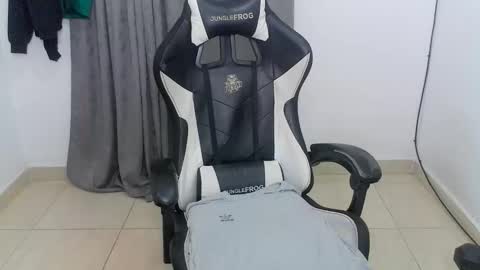 andres180950734 online show from June 11, 12:32 am