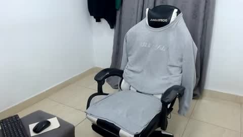 andres180950734 online show from June 23, 11:03 am